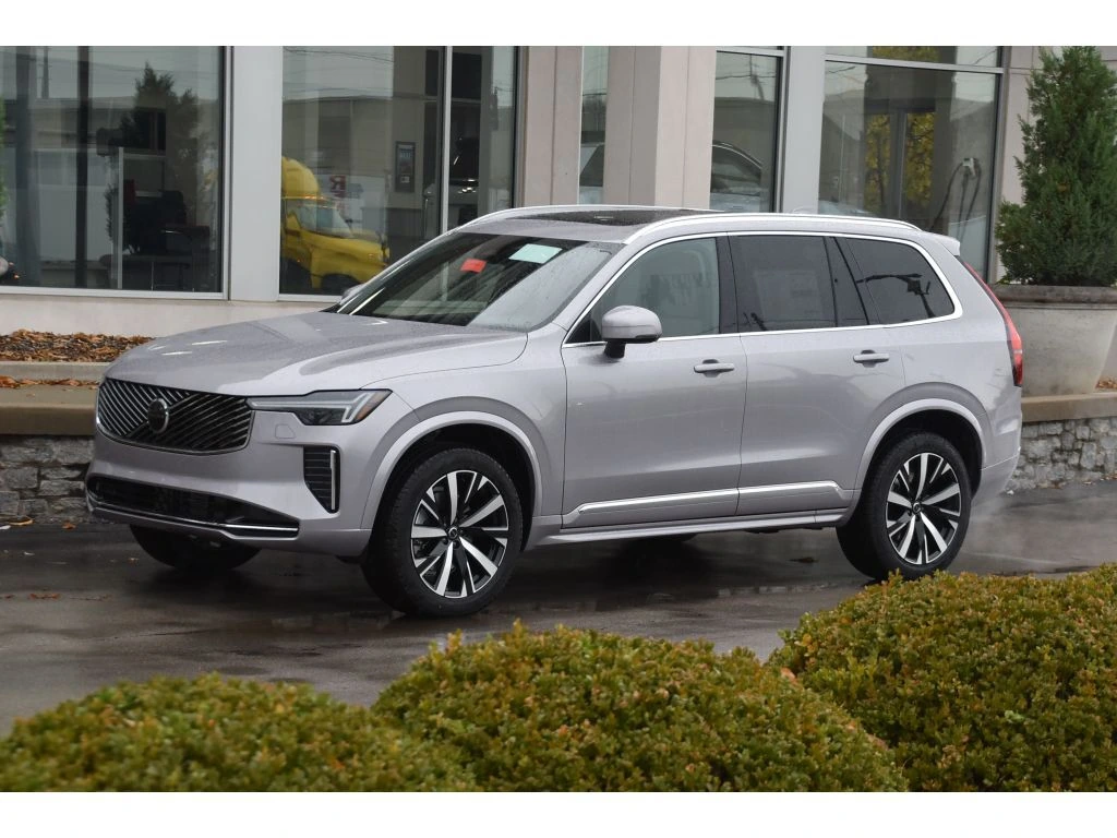 2026 Volvo - image 7