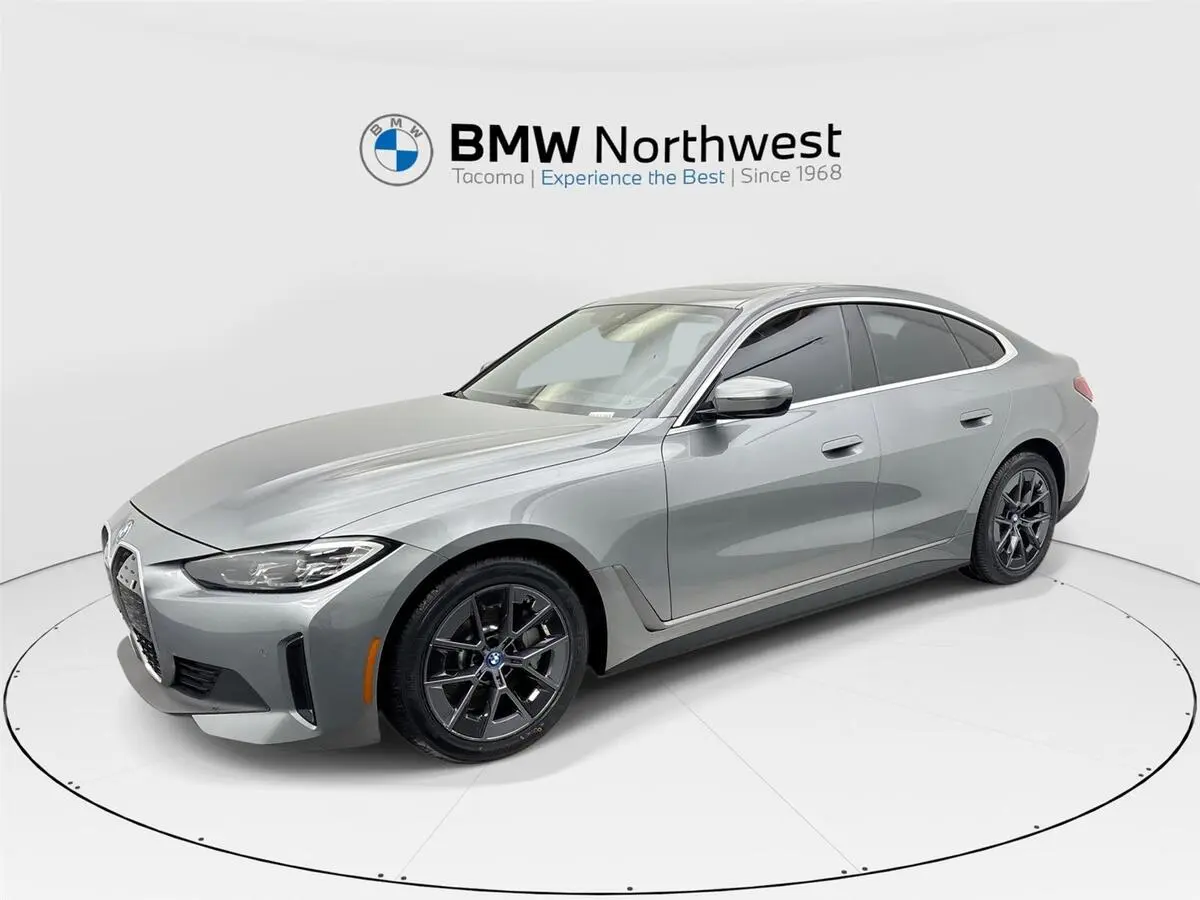 2023 BMW i4 40's photo