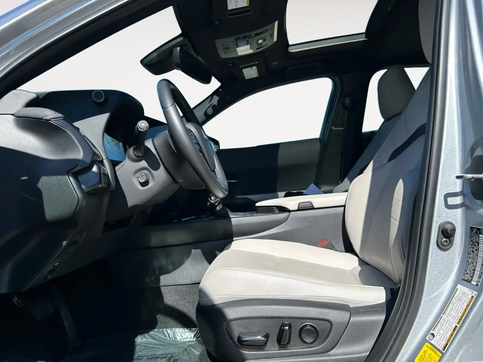 2023 Lexus UX 250h Premium photo 9