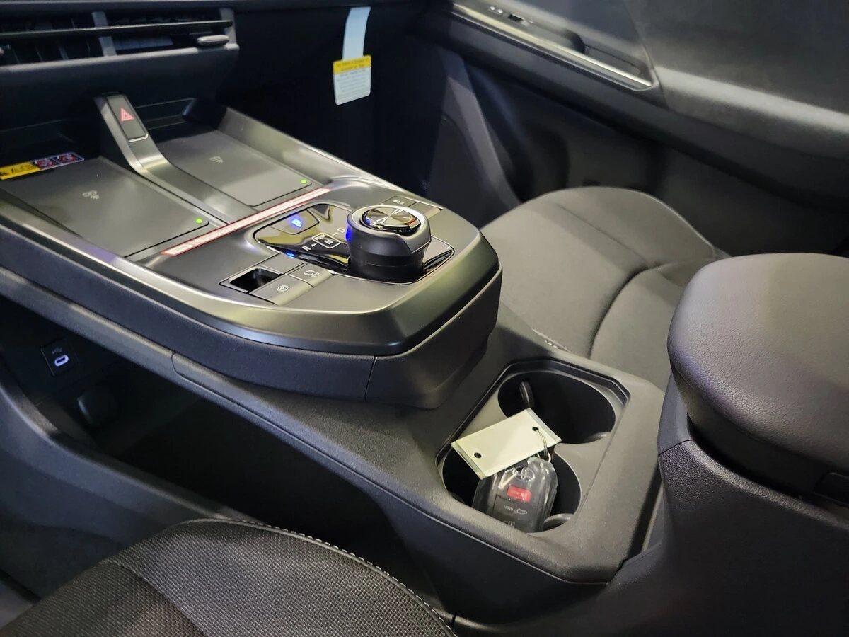 2026 Toyota C-HR SE - Photo 11