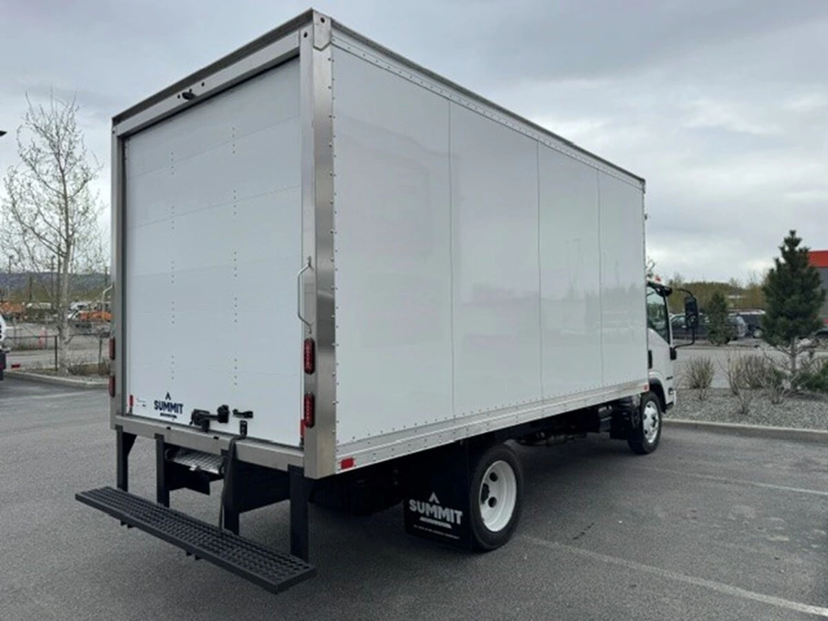 2026 Isuzu NPR — photo 5