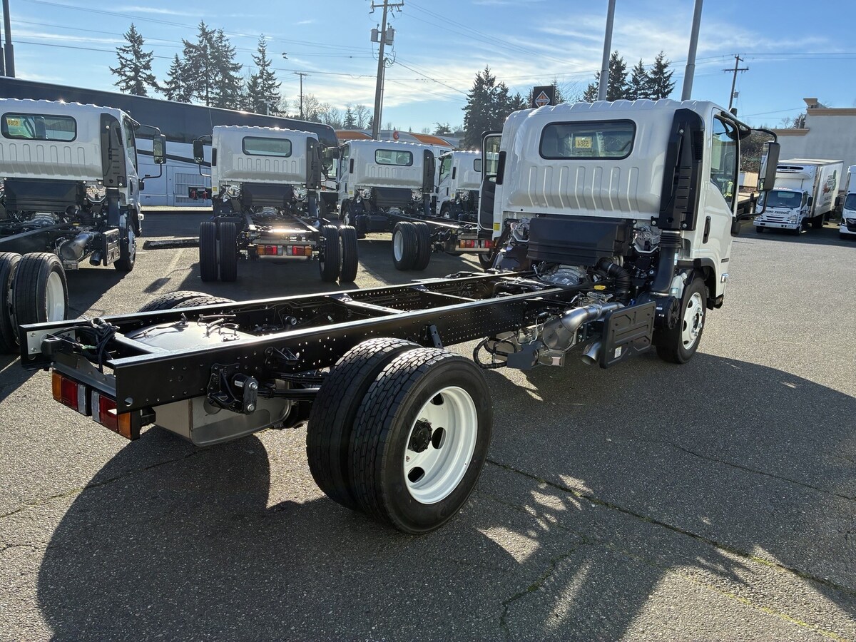 2026 Isuzu NRR in Mount Vernon, WA — photo 3