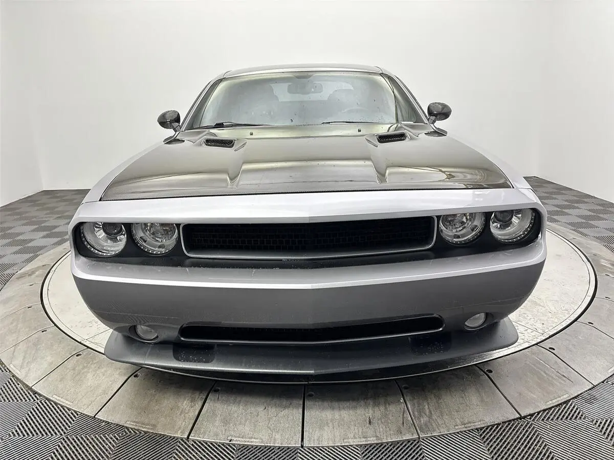 2011 Dodge Challenger SRT8 photo 2