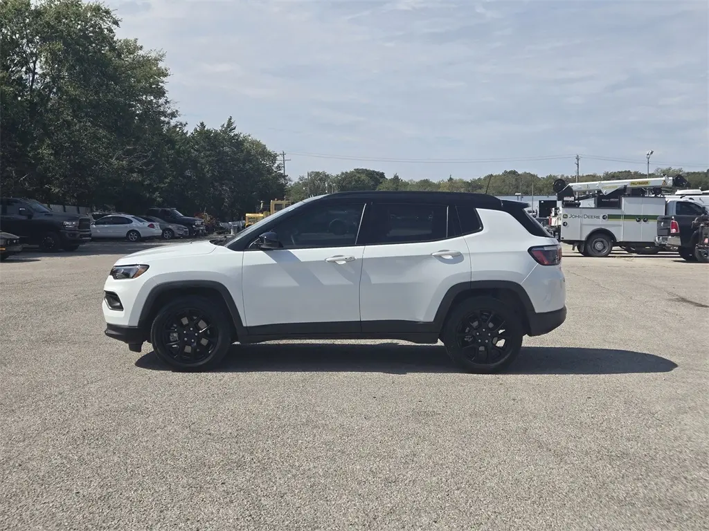 2024 Jeep Compass Altitude Special Edition photo 4