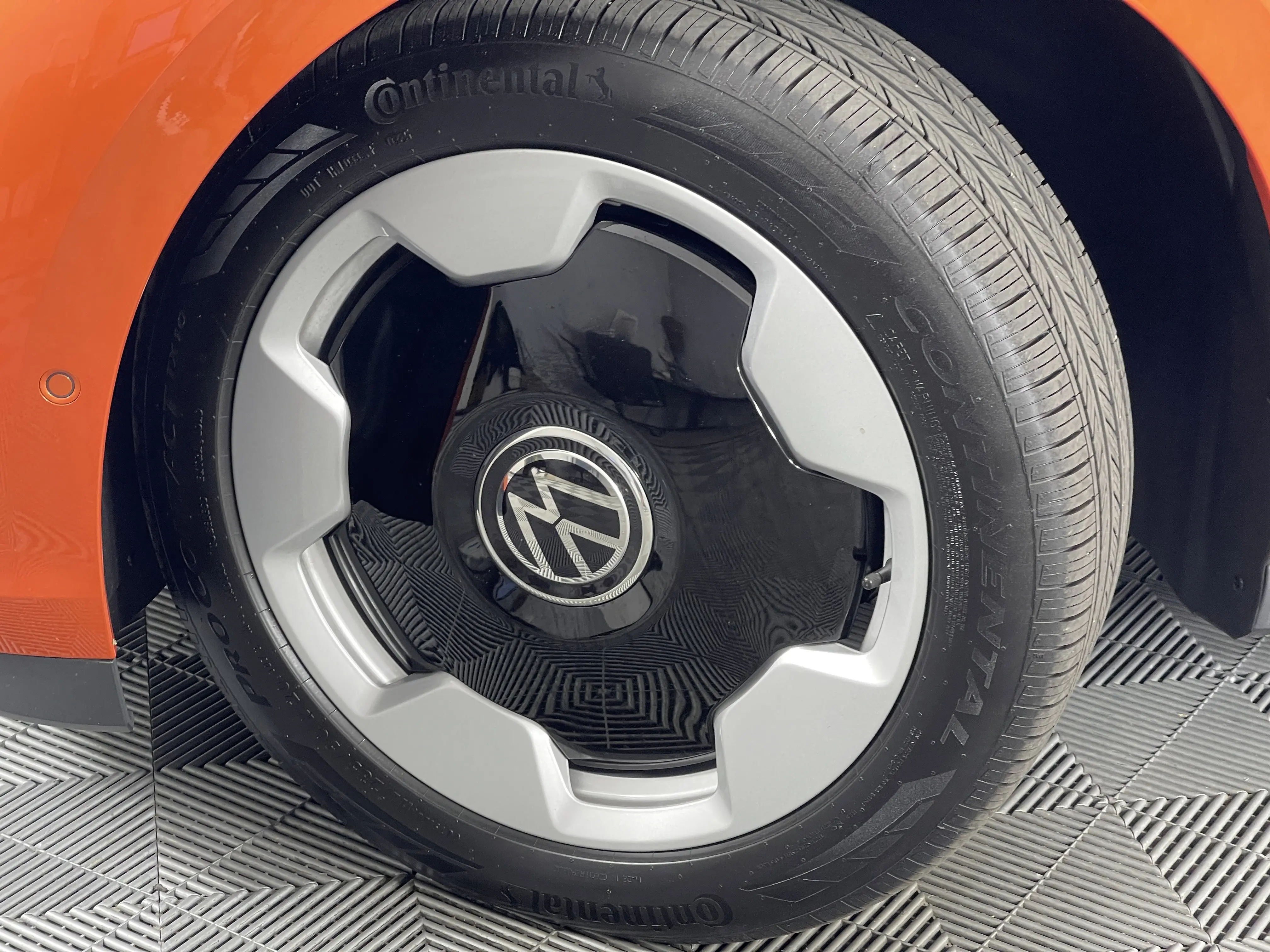 2025 Volkswagen ID. Buzz Pro Plus photo 4