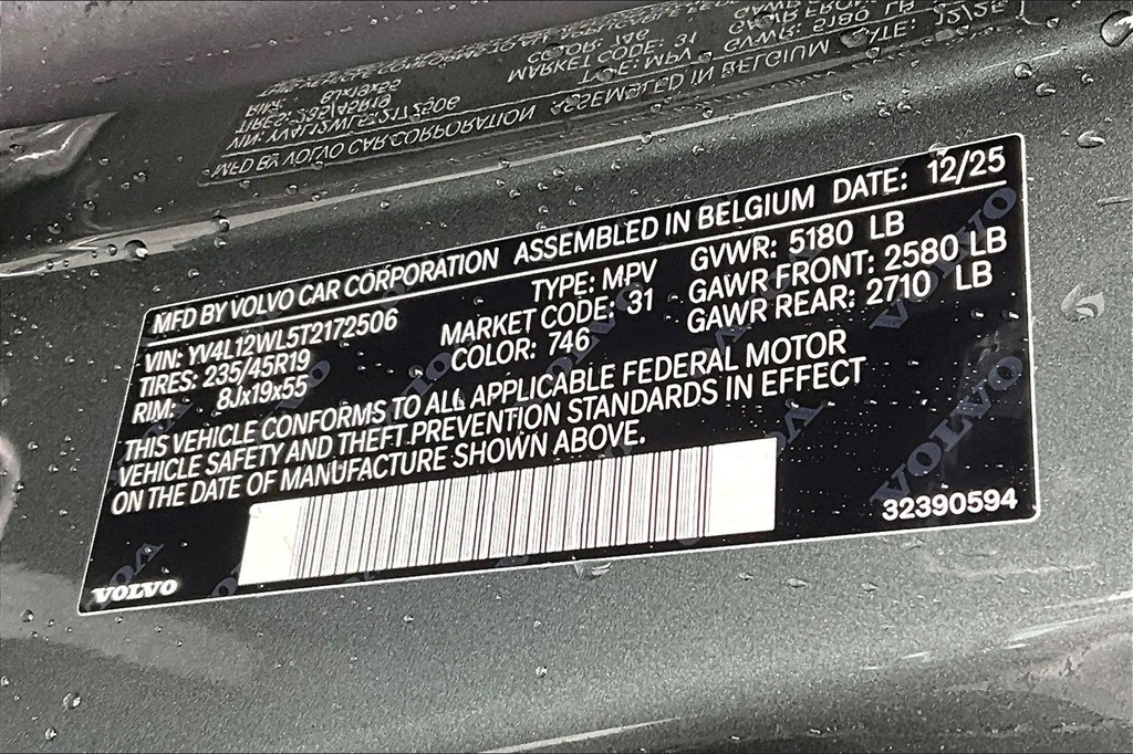 2026 Volvo - image 8