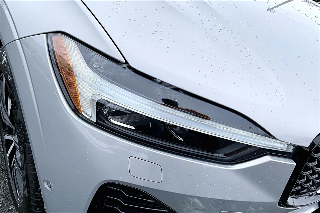 2023 Volvo - image 31