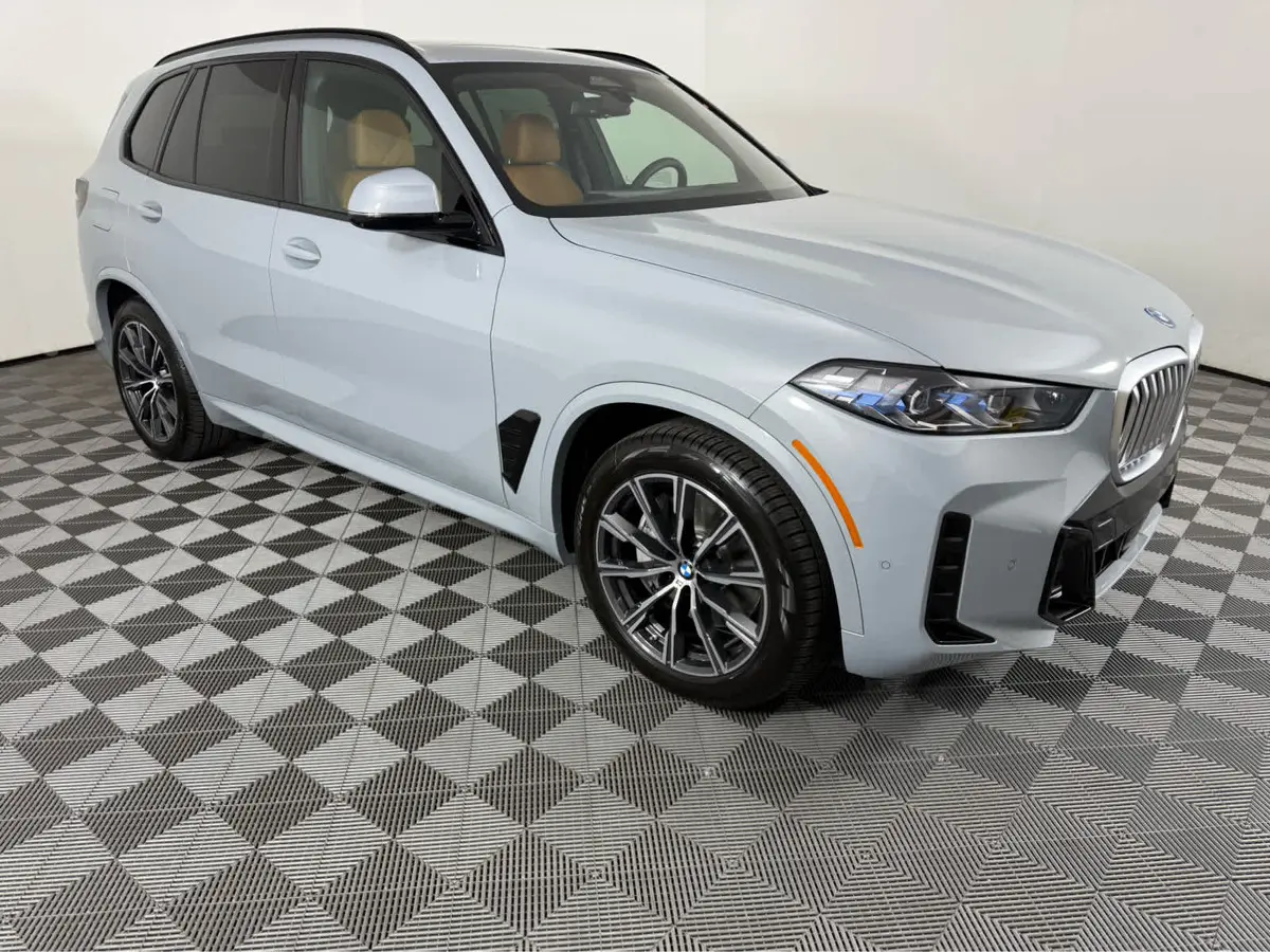 2026 BMW X5 50e's photo