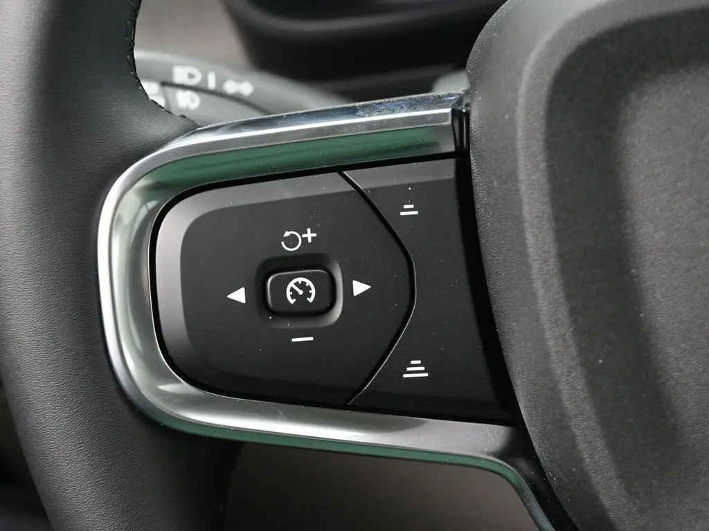 2026 Volvo - image 11