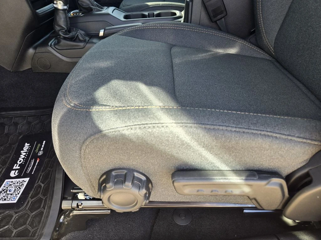 2026 Jeep Wrangler 4-Door Sahara - Photo 18