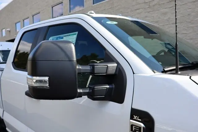 2026 Ford F-350 photo 17