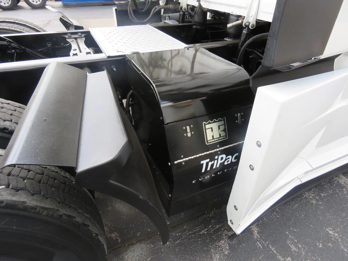 2022 Freightliner Cascadia - image 8