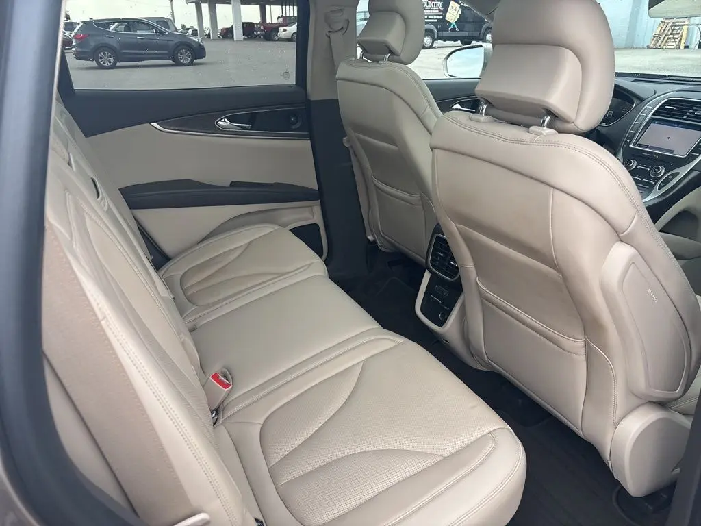 2019 Lincoln Nautilus Reserve photo 17