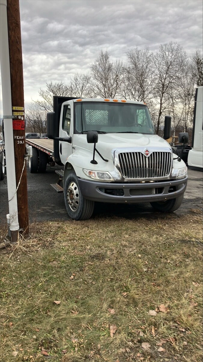 2019 International MV - image 2