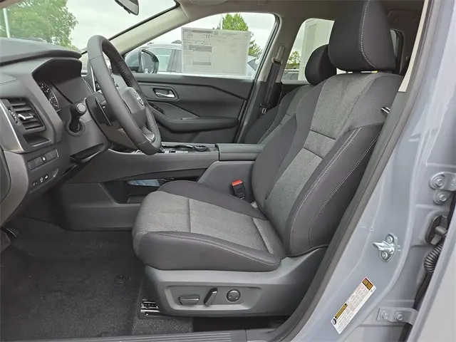 2026 Nissan Rogue SV photo 5