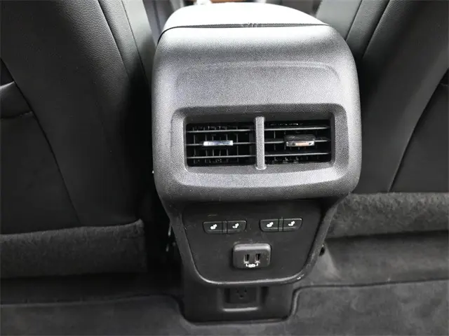 2020 Chevrolet Equinox Premier photo 16