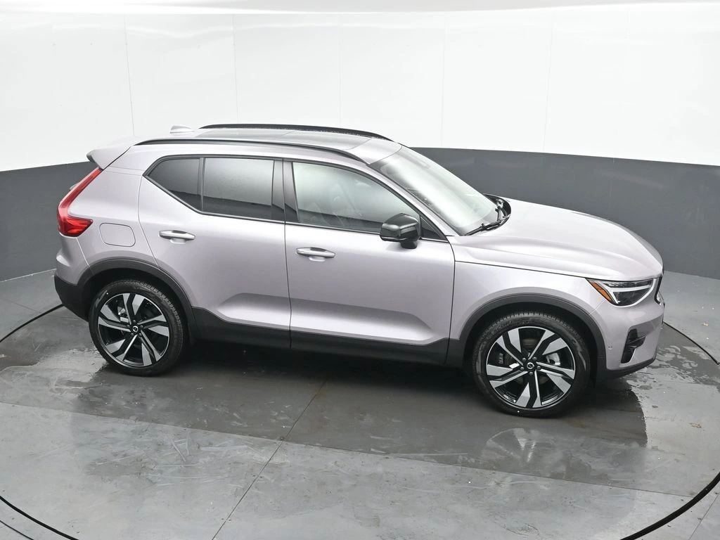 2026 Volvo - image 32