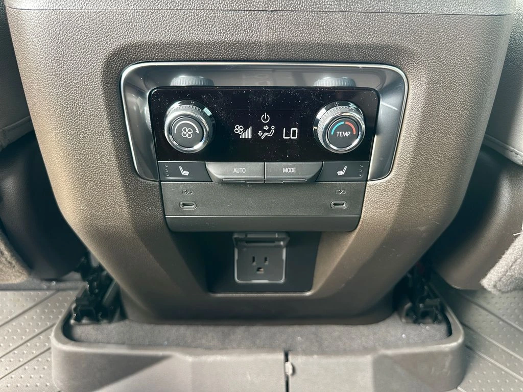 2026 Chevrolet Suburban LT - Photo 38