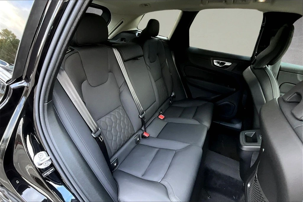 2026 Volvo - image 9