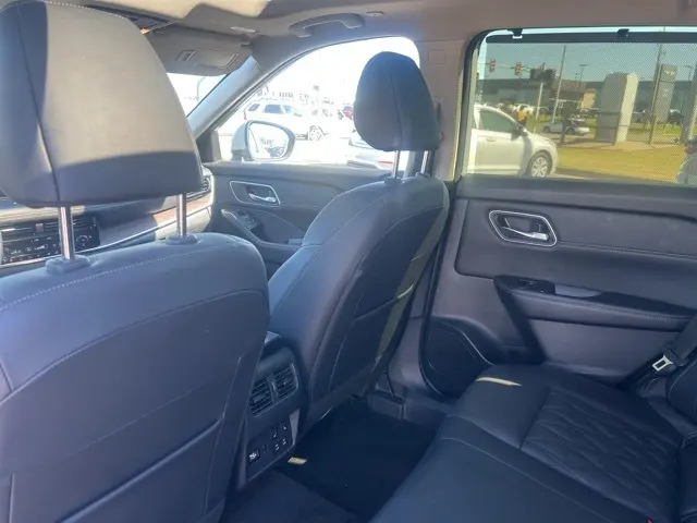 2024 Nissan Rogue Platinum photo 10