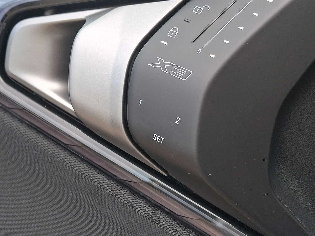 2026 BMW X3 30 - Photo 23
