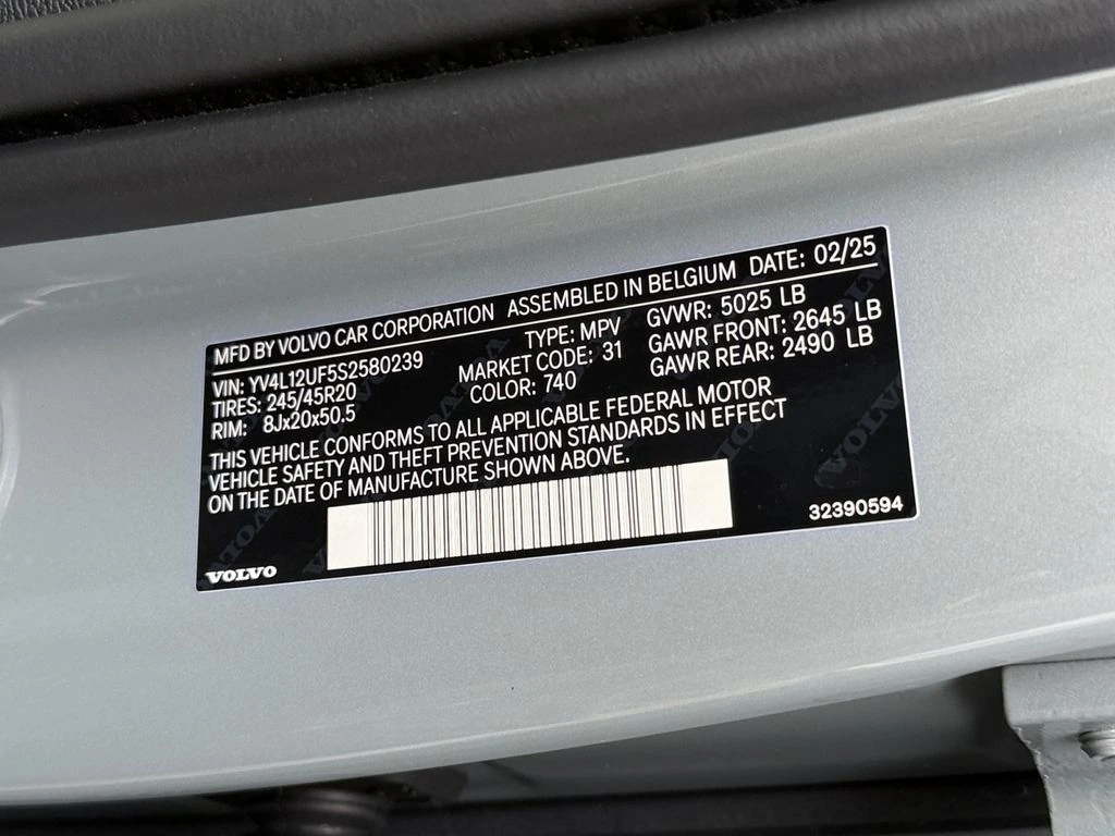 2025 Volvo - image 30