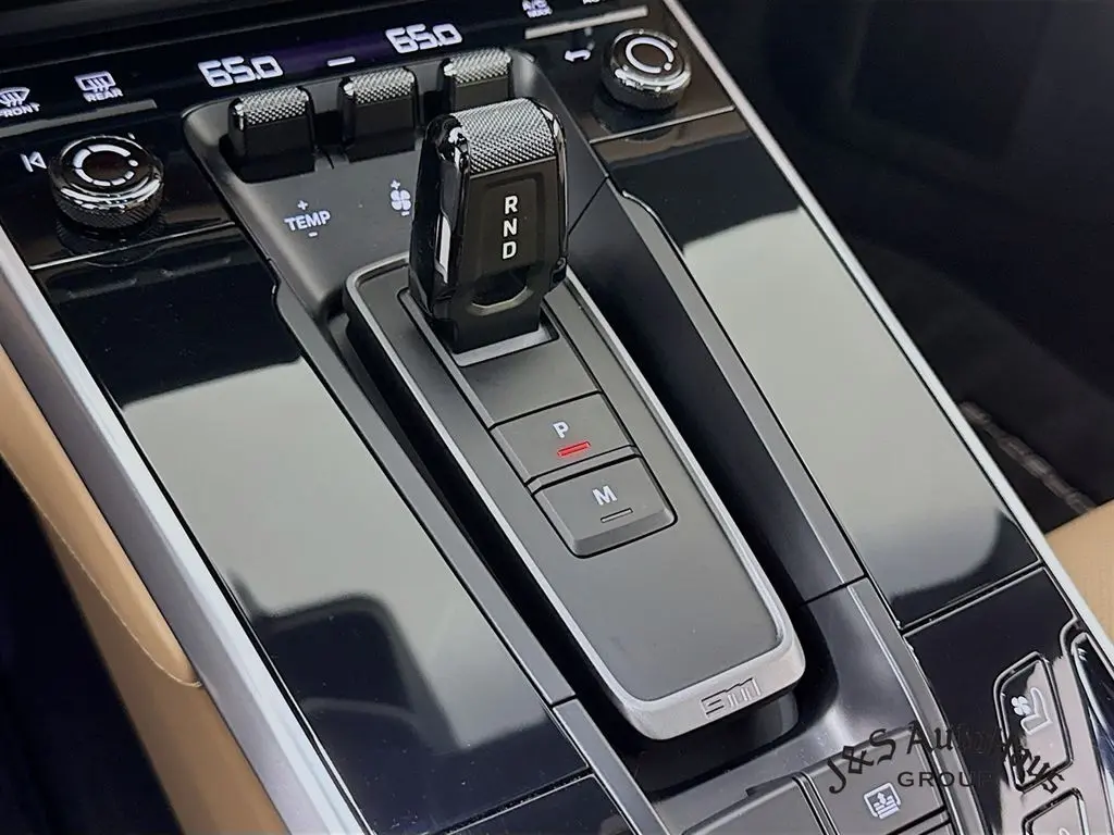 2022 Porsche 911 Turbo S photo 18