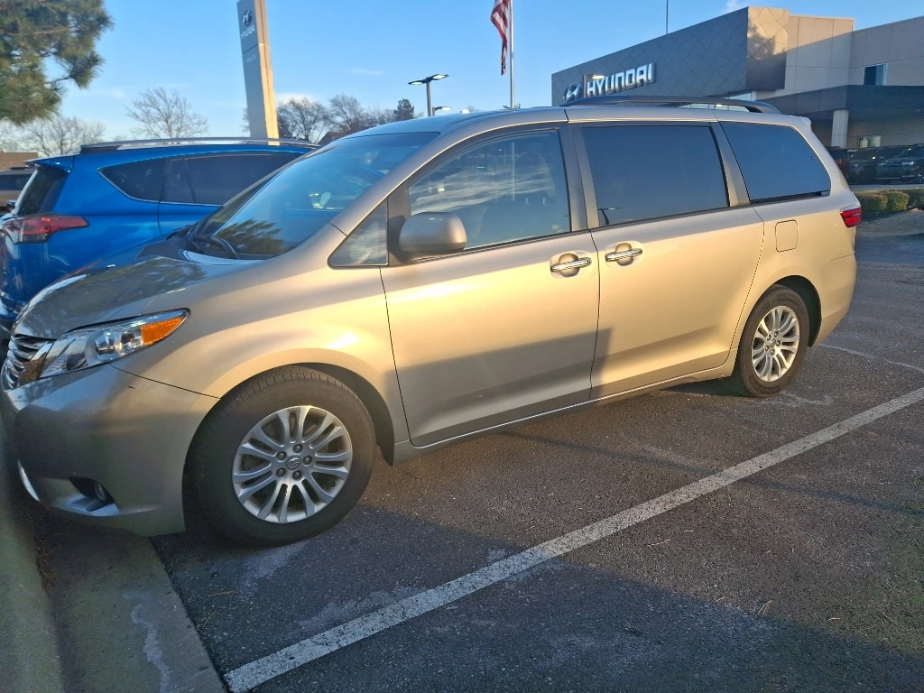 2015 Toyota Sienna XLE
