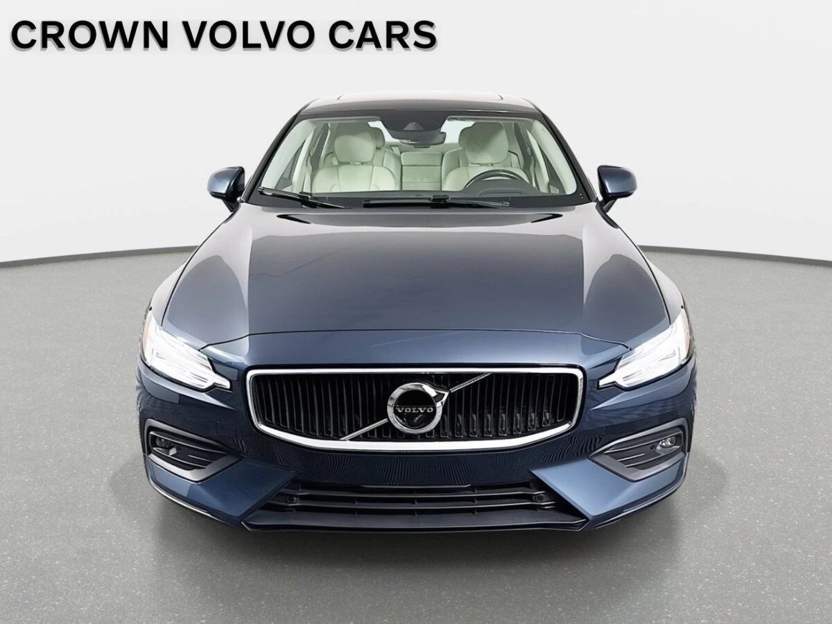2021 Volvo - image 2