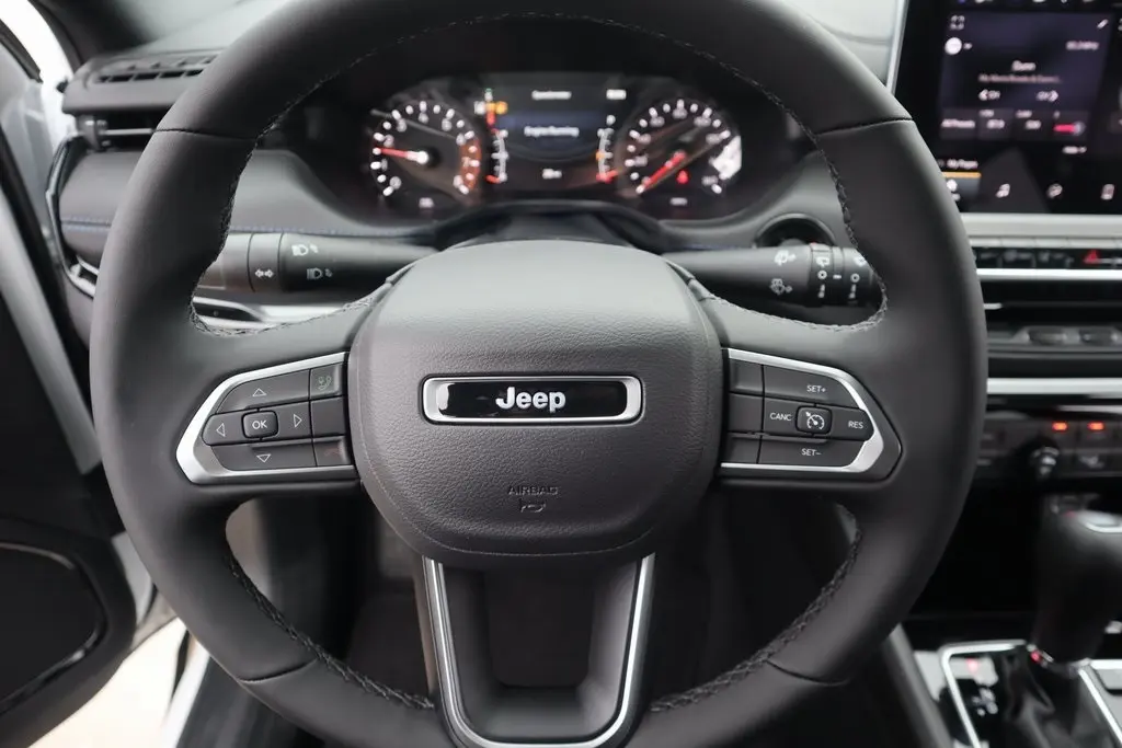 2026 Jeep Compass Latitude photo 2
