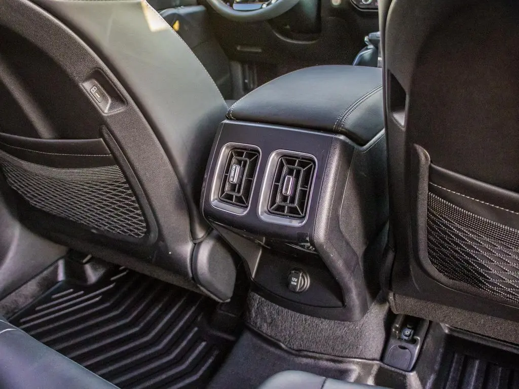 2025 Kia Sorento S photo 18