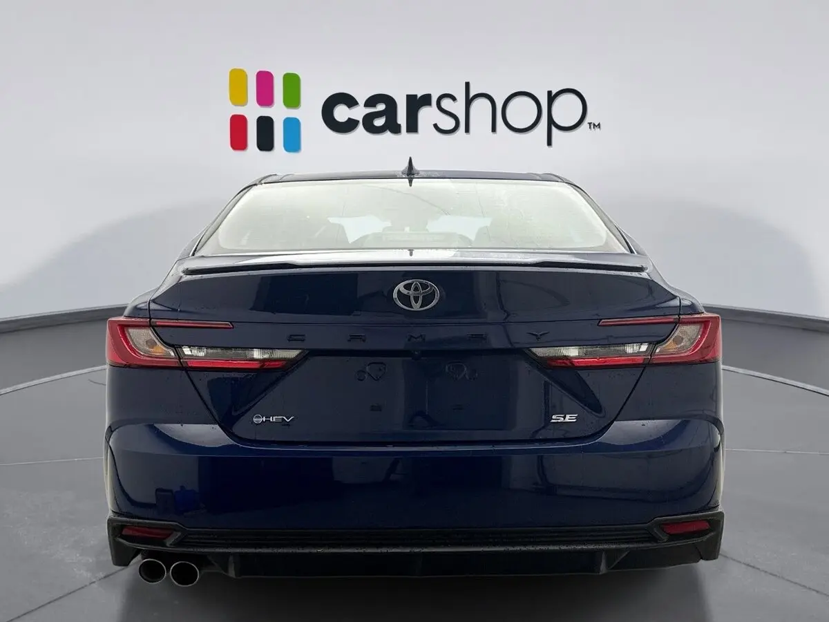2025 Toyota Camry SE photo 3