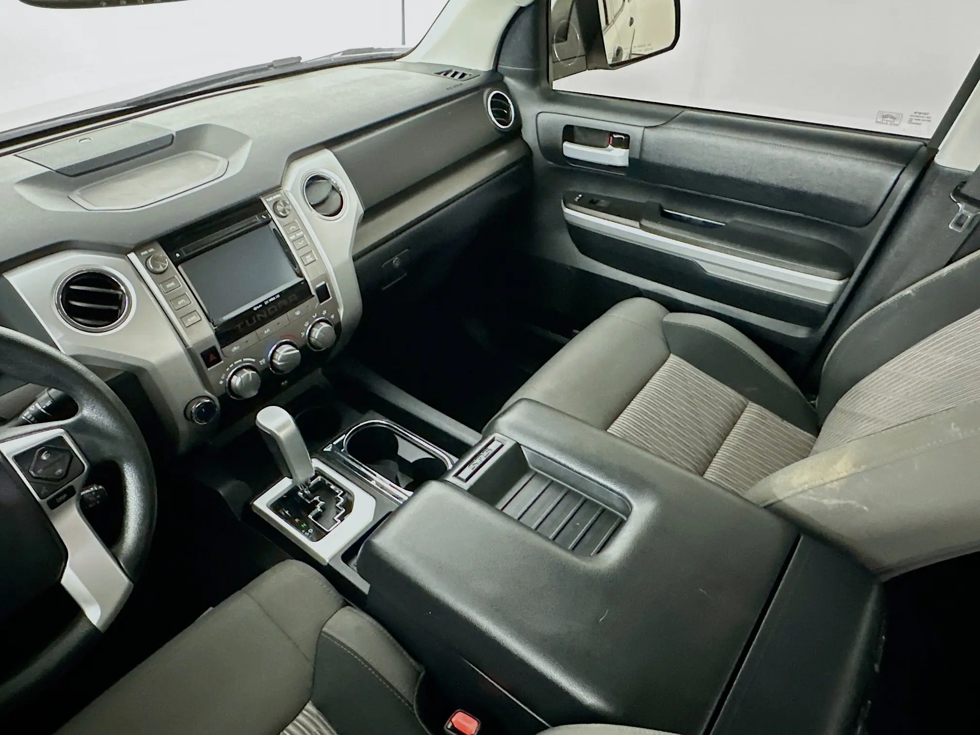 2017 Toyota Tundra SR5 CrewMax photo 15
