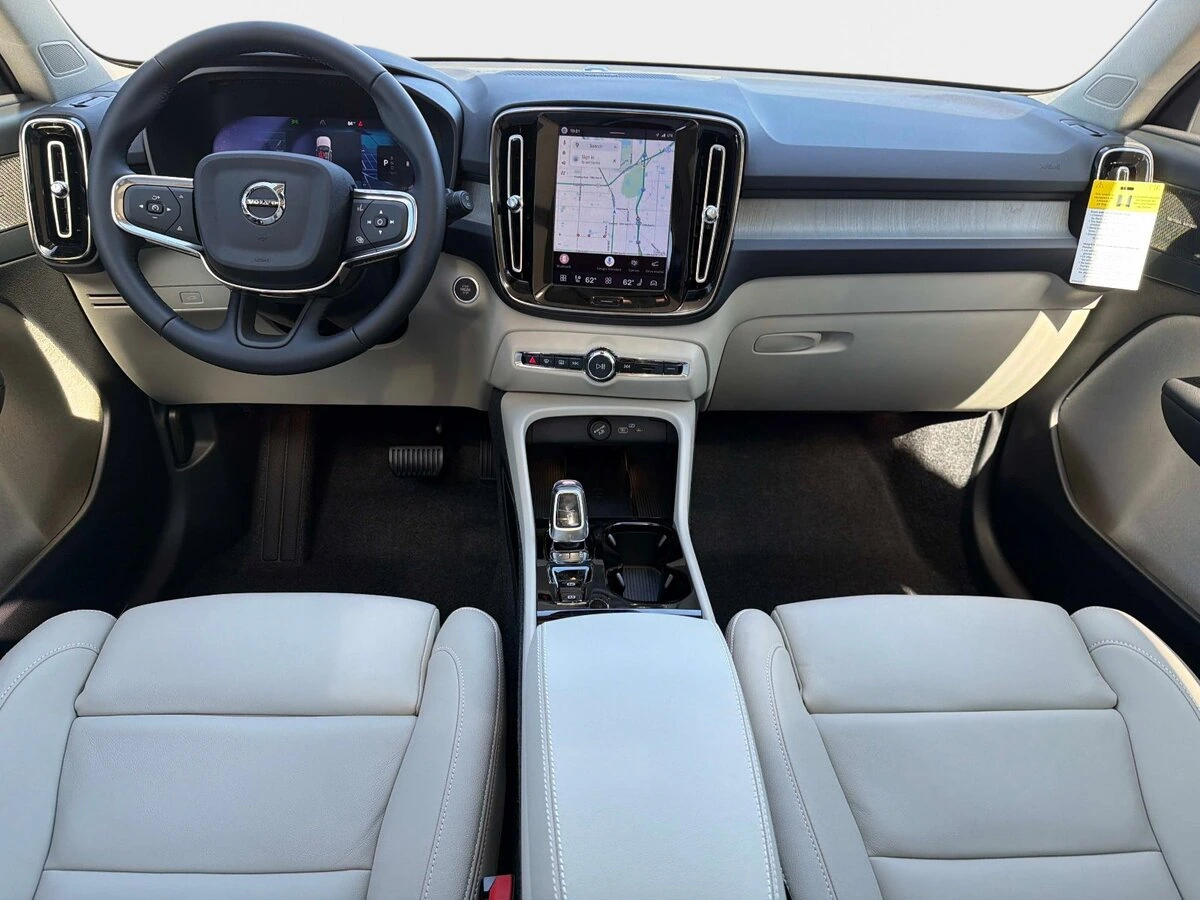 2026 Volvo - image 12