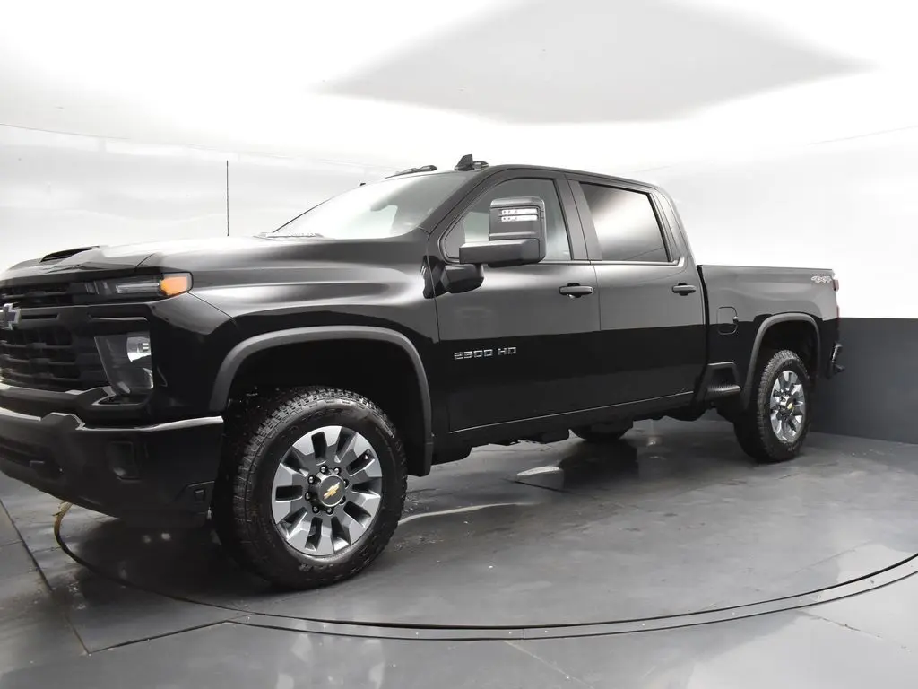 2024 Chevrolet Silverado 2500HD Custom's photo
