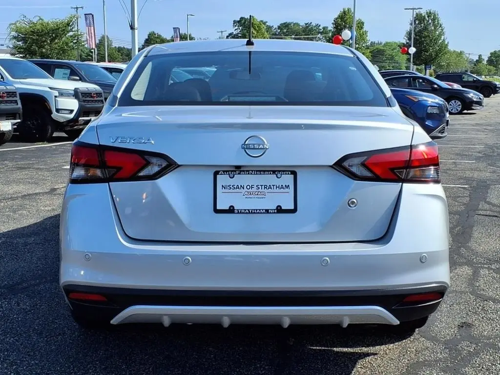 2025 Nissan Versa 1.6 S photo 4