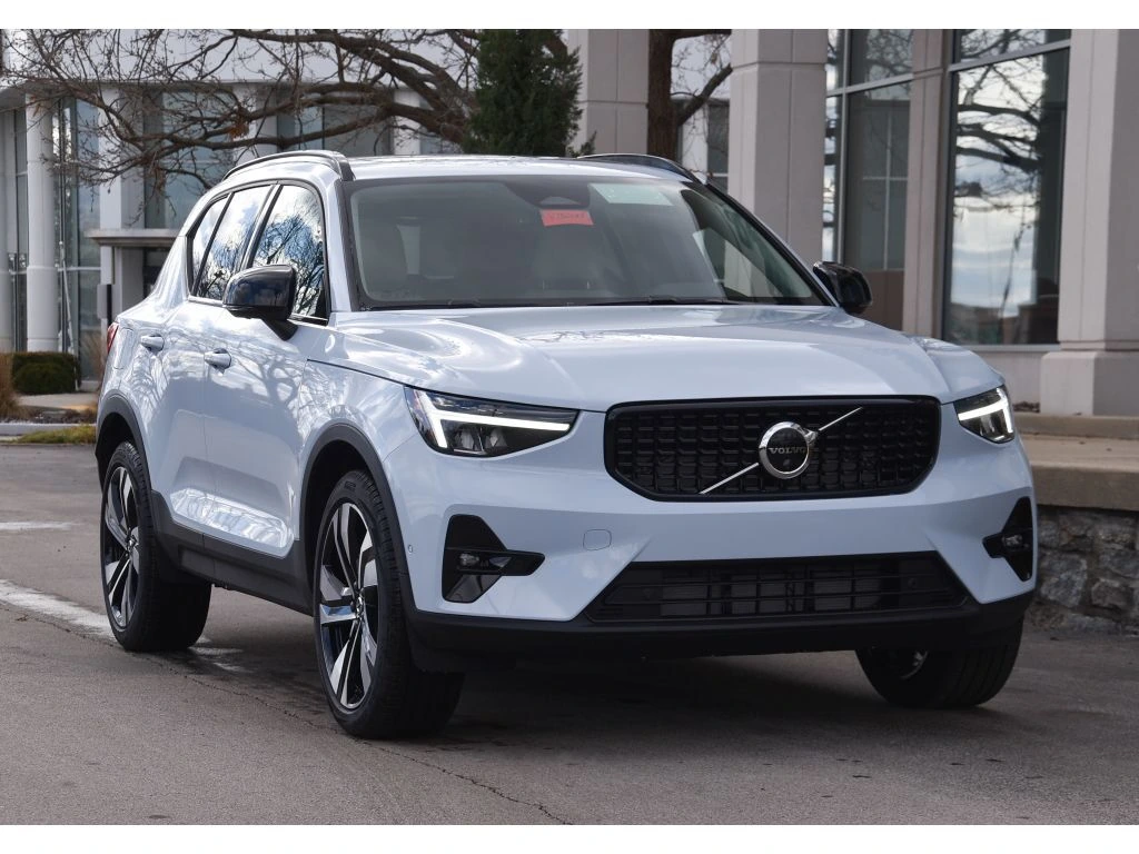 2026 Volvo - image 2