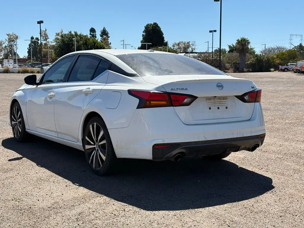 2020 Nissan Altima SR photo 2