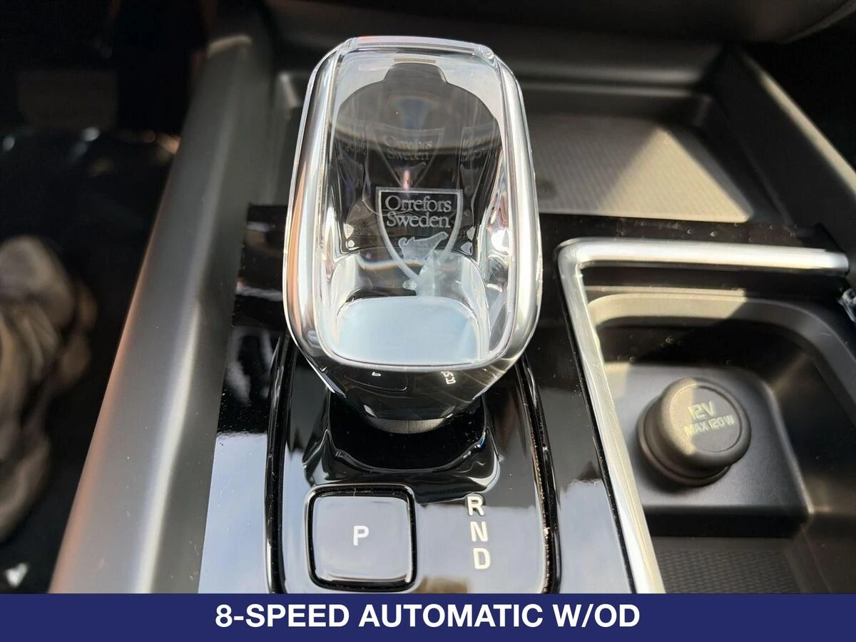 2026 Volvo - image 23