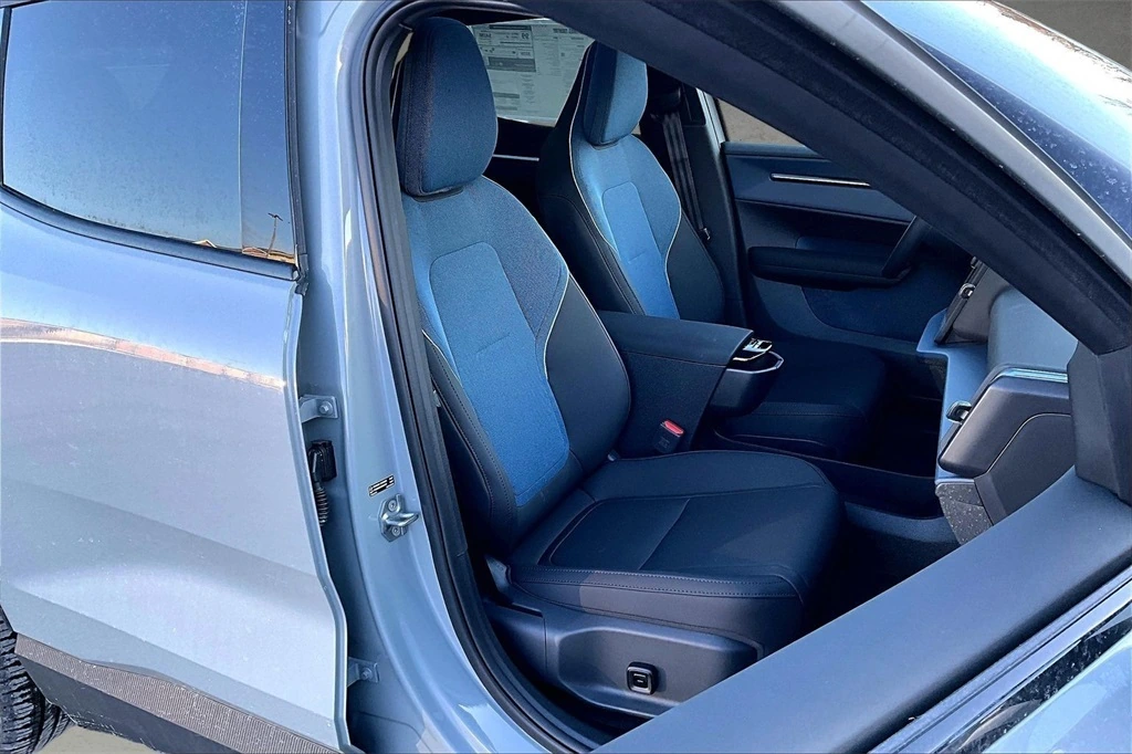 2026 Volvo - image 11