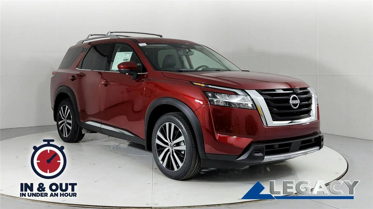 2024 Nissan Pathfinder Platinum's photo