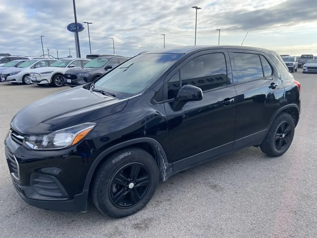 2020 Chevrolet Trax LS photo 2
