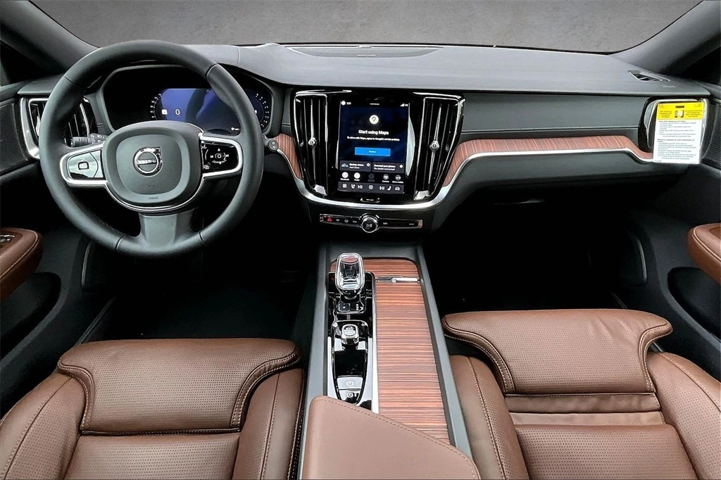 2026 Volvo - image 5