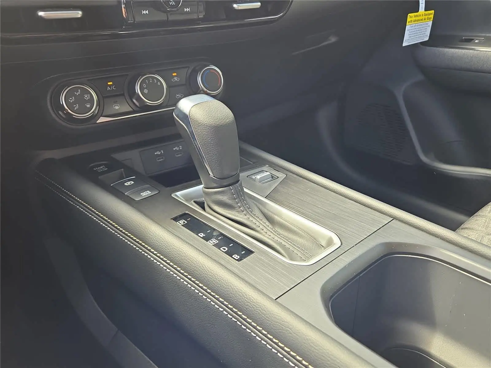 2025 Nissan Kicks SV photo 8