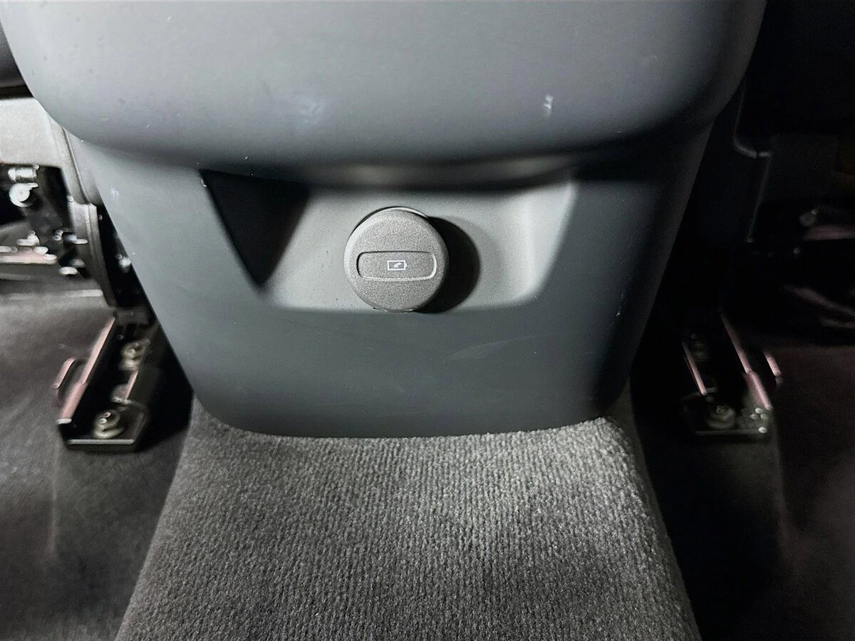 2023 Volvo - image 28