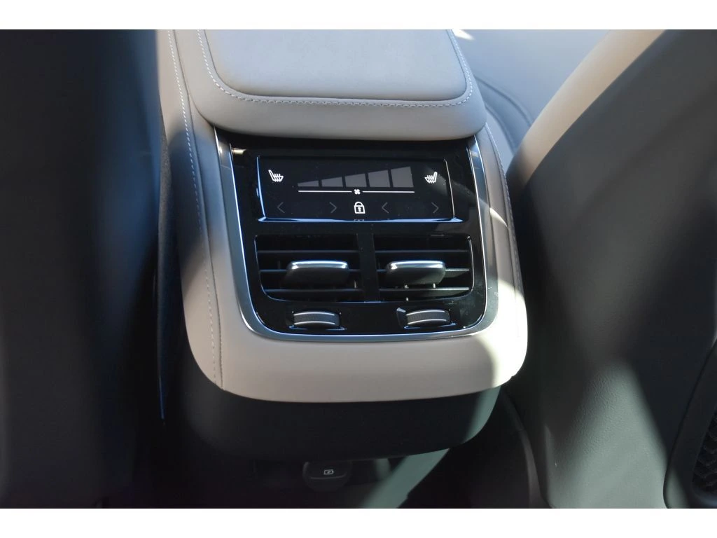 2026 Volvo - image 17