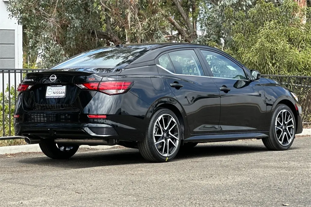 2025 Nissan Sentra SR photo 4