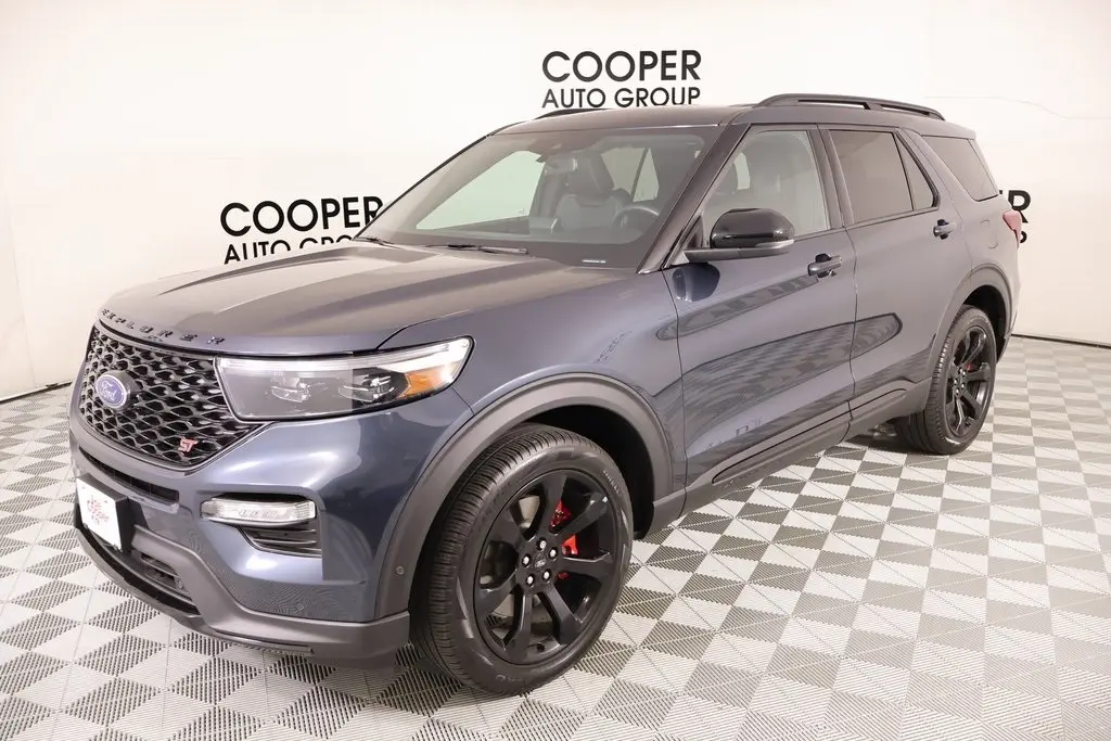 2024 Ford Explorer ST photo 2