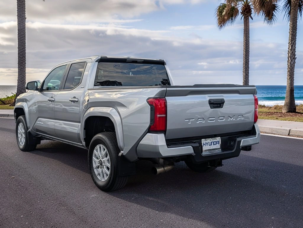 2025 Toyota Tacoma SR5 - Photo 7