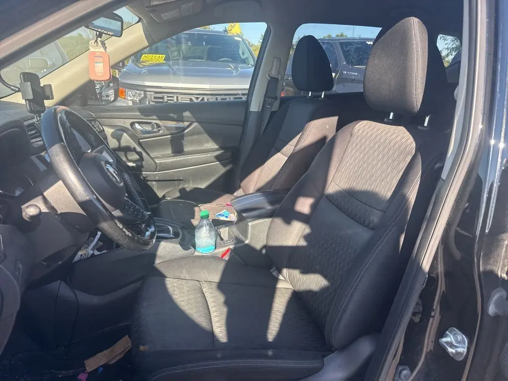 2020 Nissan Rogue SV photo 19